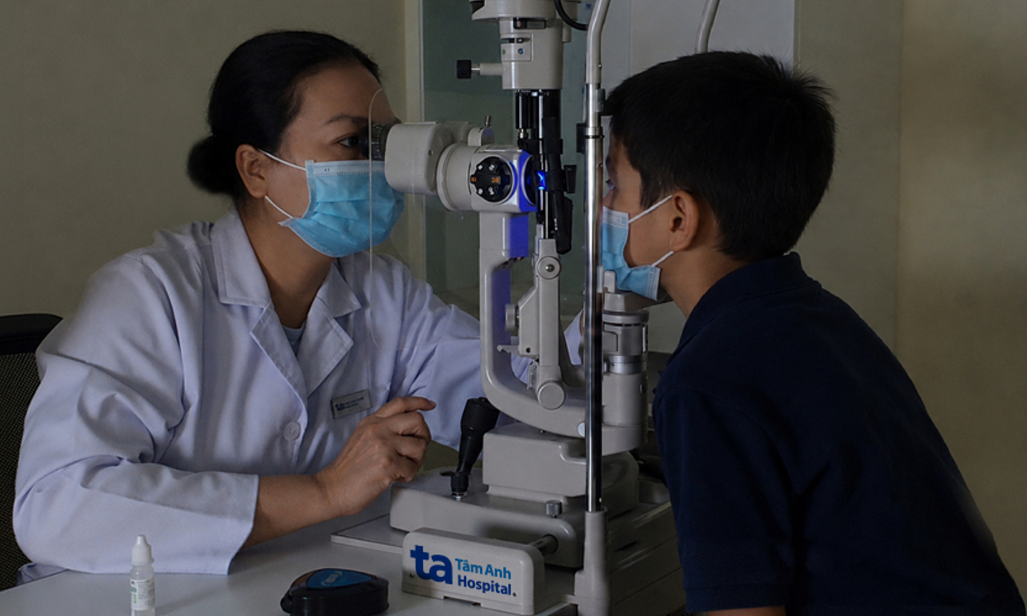 Superinfected conjunctivitis causes corneal ulcer in young boy