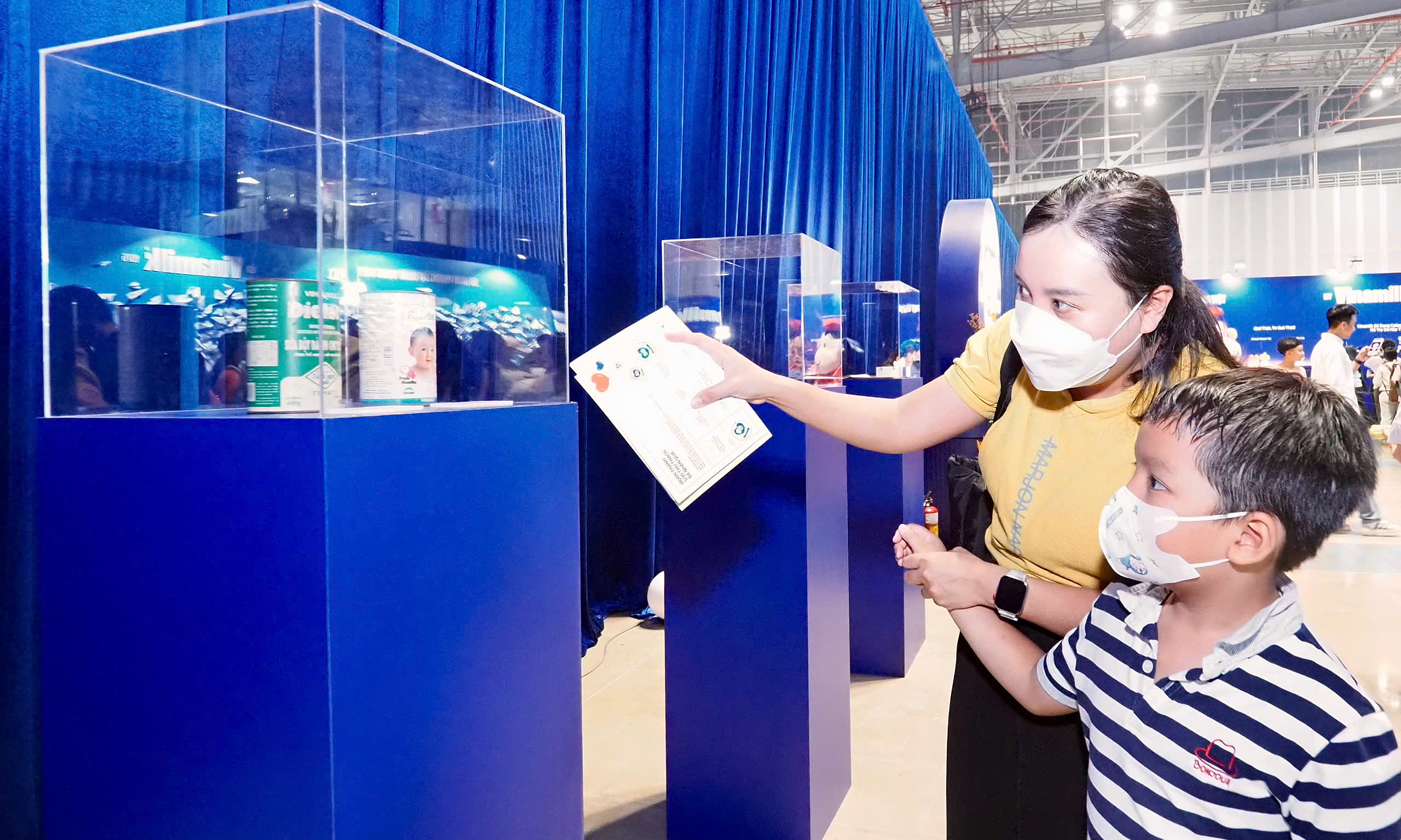 Multiple generations revisit 50 years of memories at Vinamilk exhibition