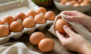 Should you wash eggs before cooking?