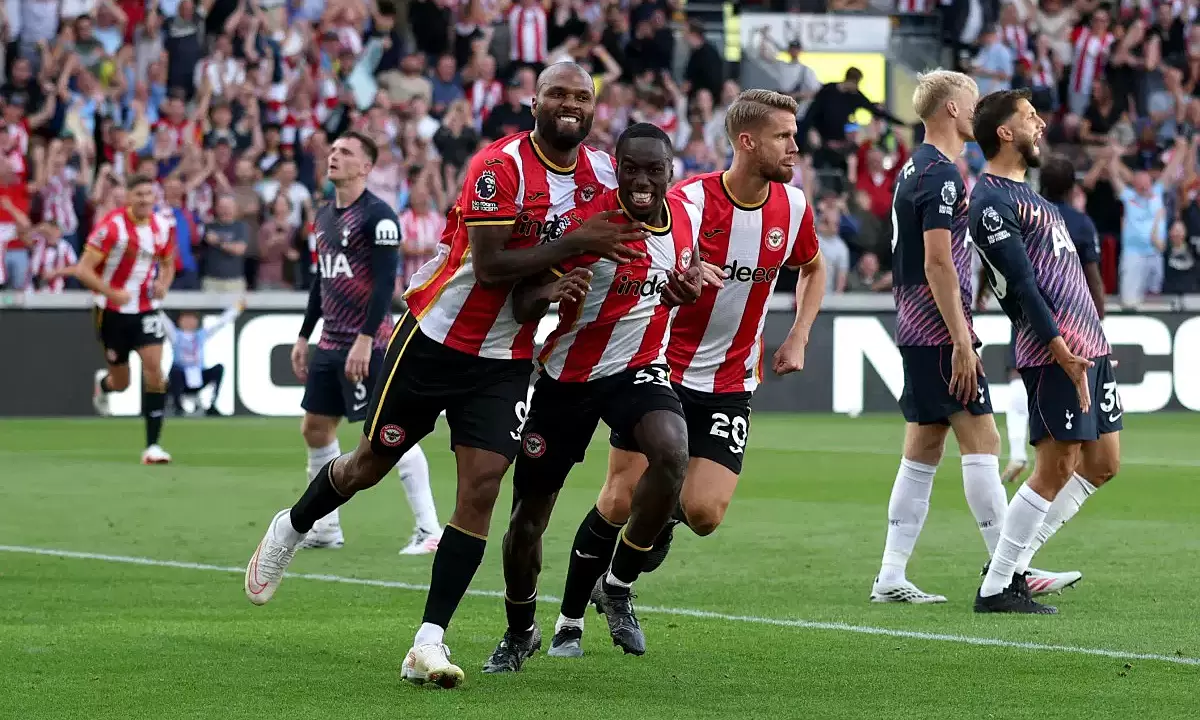 Tottenham suffers heavy defeat in Premier League opener