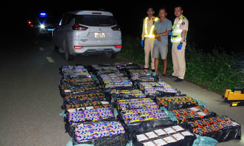 Car full of illegal fireworks seized