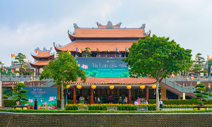Hoa vien Binh An hosts Vu Lan festival with a message of filial piety