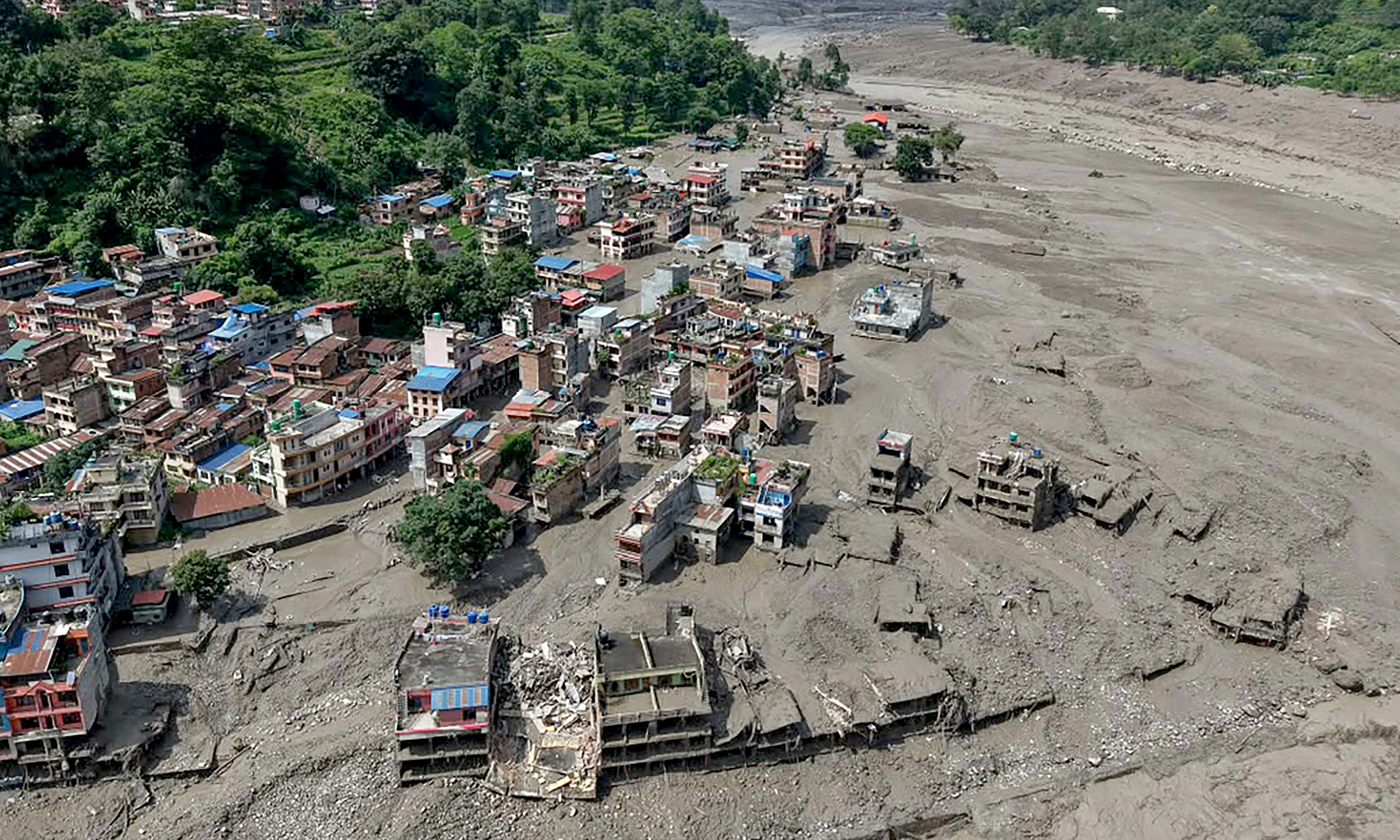 Nepali pilot's terrifying moments facing 6-meter flood waves