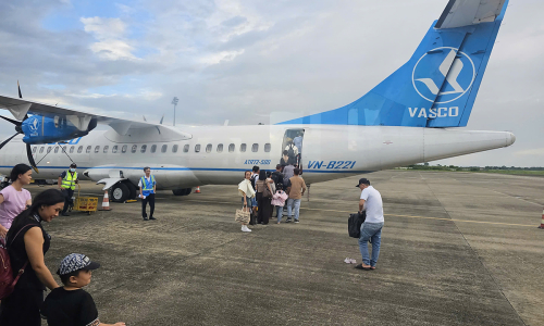 Plane to Da Lat forced to return to terminal before takeoff