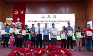 Ca Mau Fertilizer donates 55 "great unity" homes in Can Tho