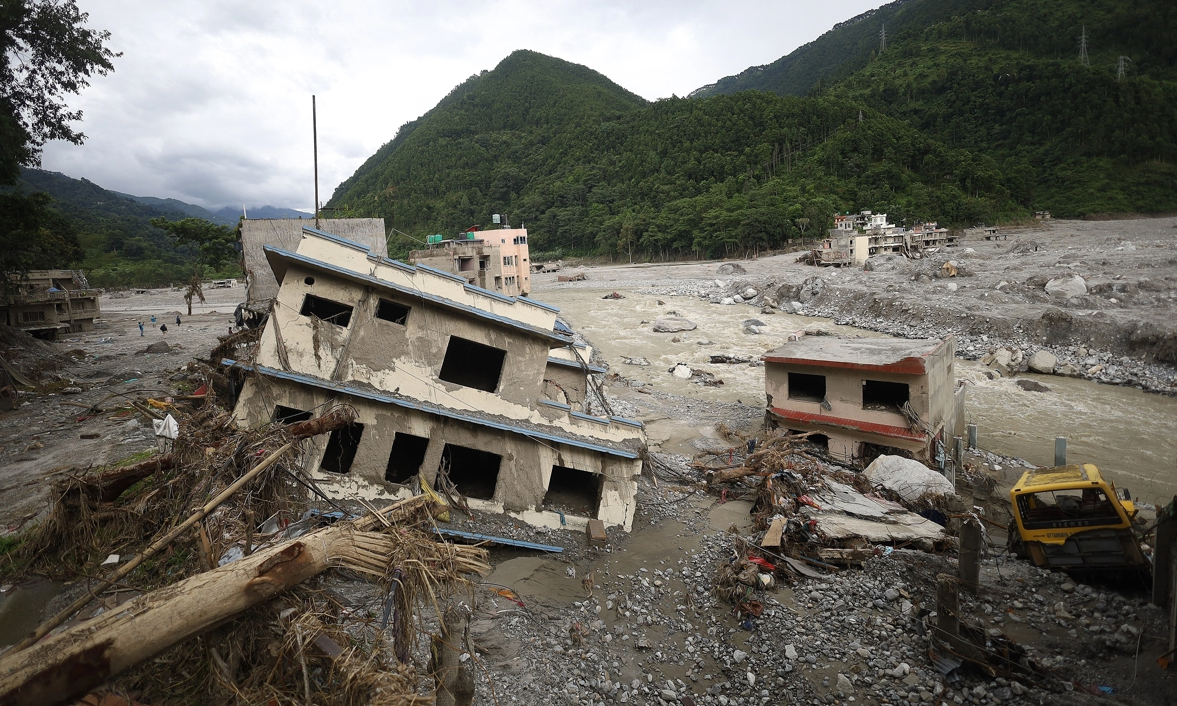 Vietnam aids Nepal with 300,000 USD