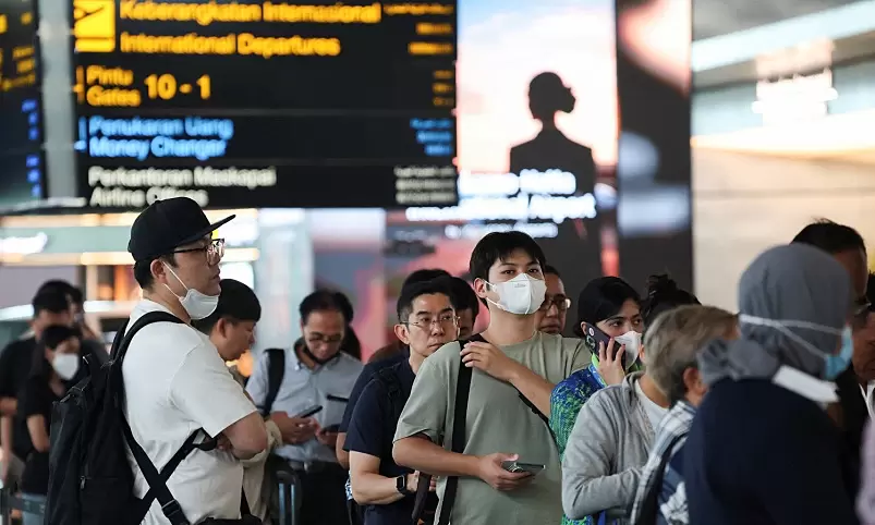 270,000 Passengers Stranded at Indonesian Airports Due to Volcanic Eruption