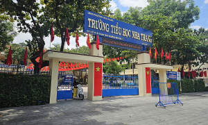 Principal of 'mega-school' with over 10,500 students: no major difficulties have arisen yet