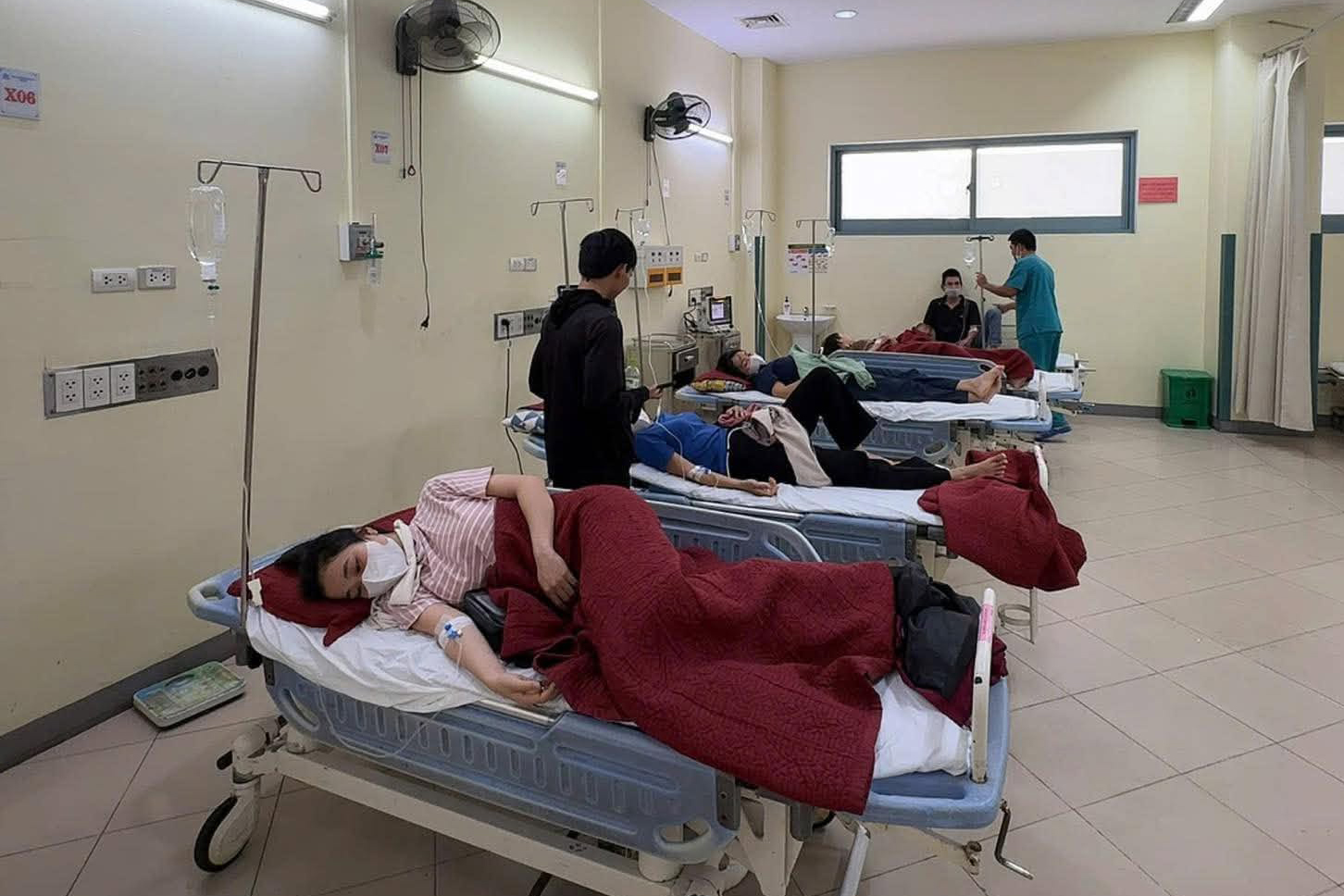 Dozens of textile workers hospitalized with suspected food poisoning