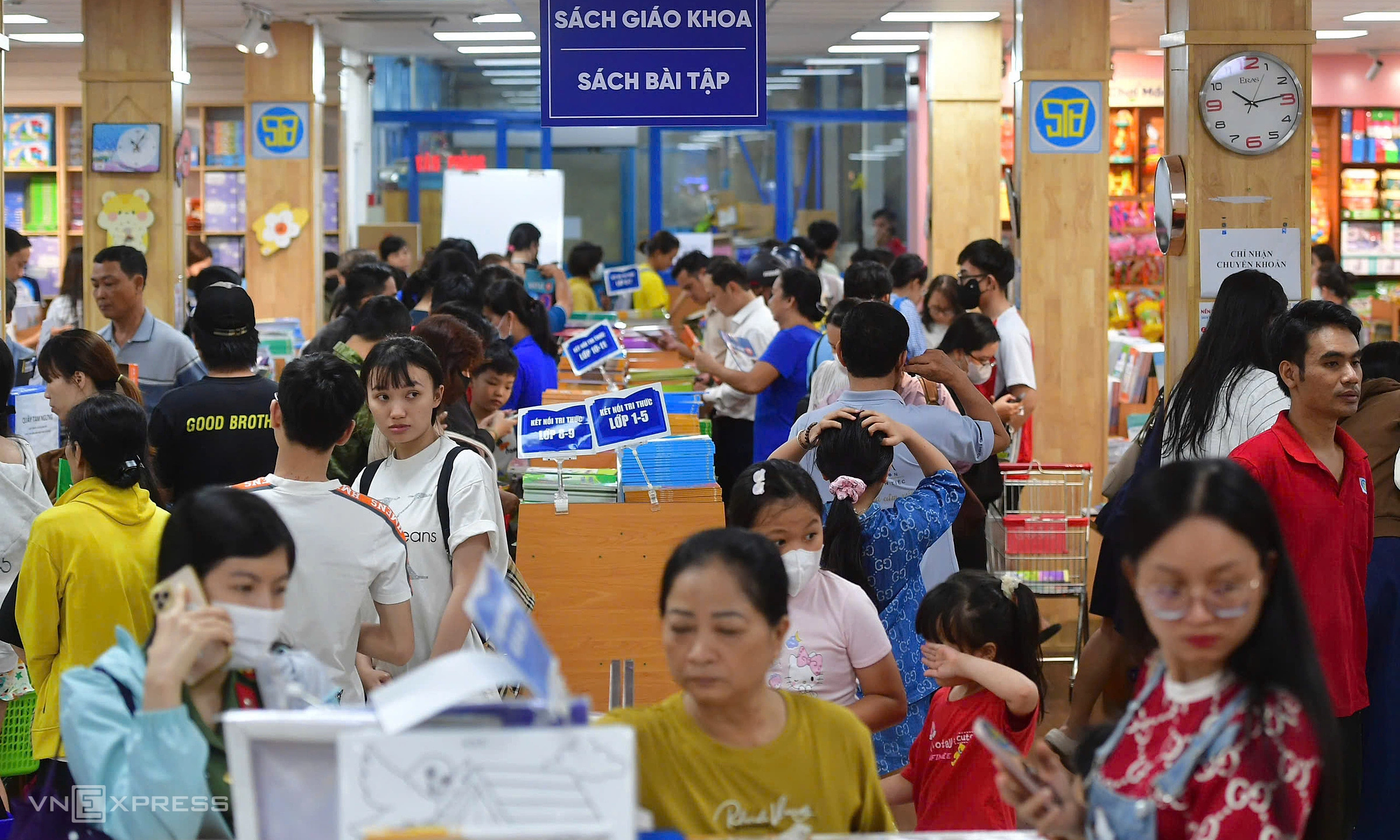 Education Publishing House: three reasons for 'unprecedented' textbook scarcity