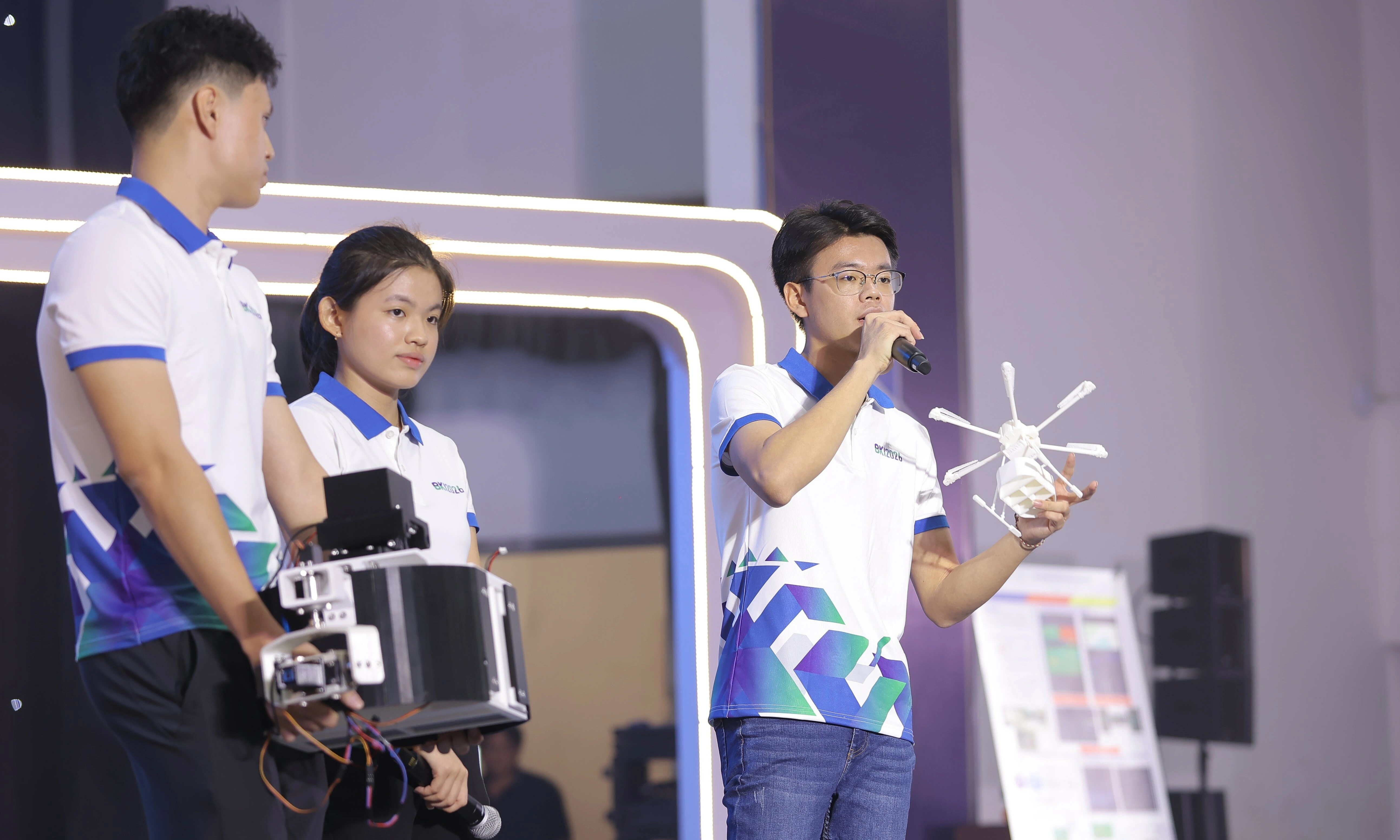 International students flock to Ho Chi Minh City University of Technology's science and engineering competition
