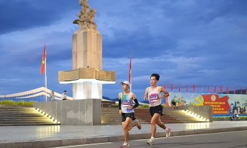 Breakaway sprints at VnExpress Marathon Quy Nhon