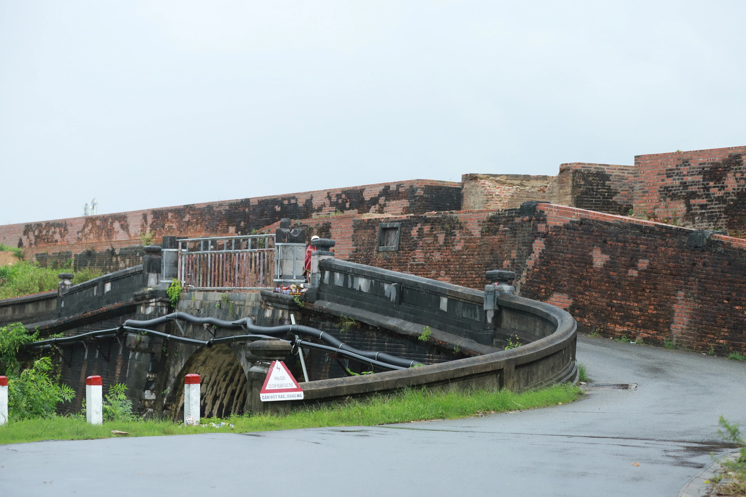 Pillboxes at Hue Imperial City's river entrances dismantled