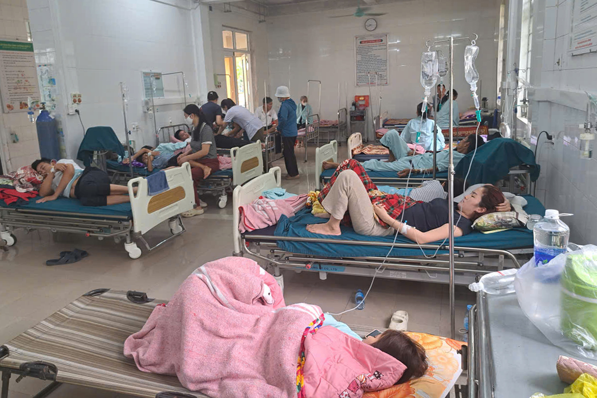 Over 40 people in Quang Tri suspected of food poisoning after eating banh mi