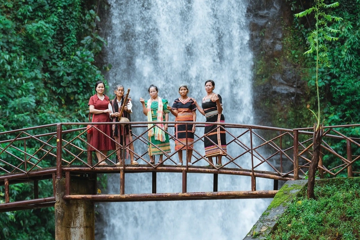 Proposal to invest 800 billion VND for MICE tourism at Pa Sy waterfall