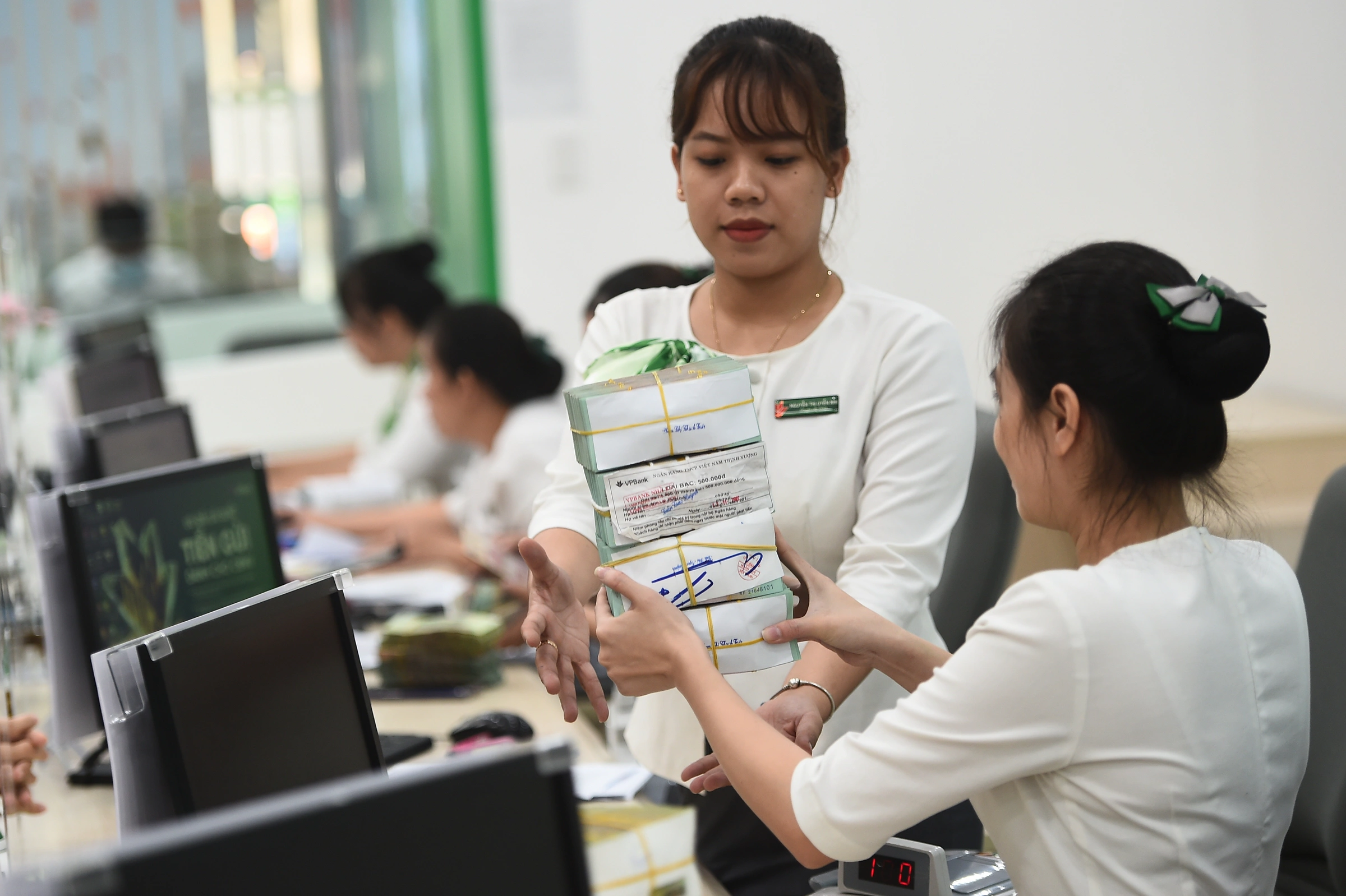 Average lending interest rate rises to 10.7% annually