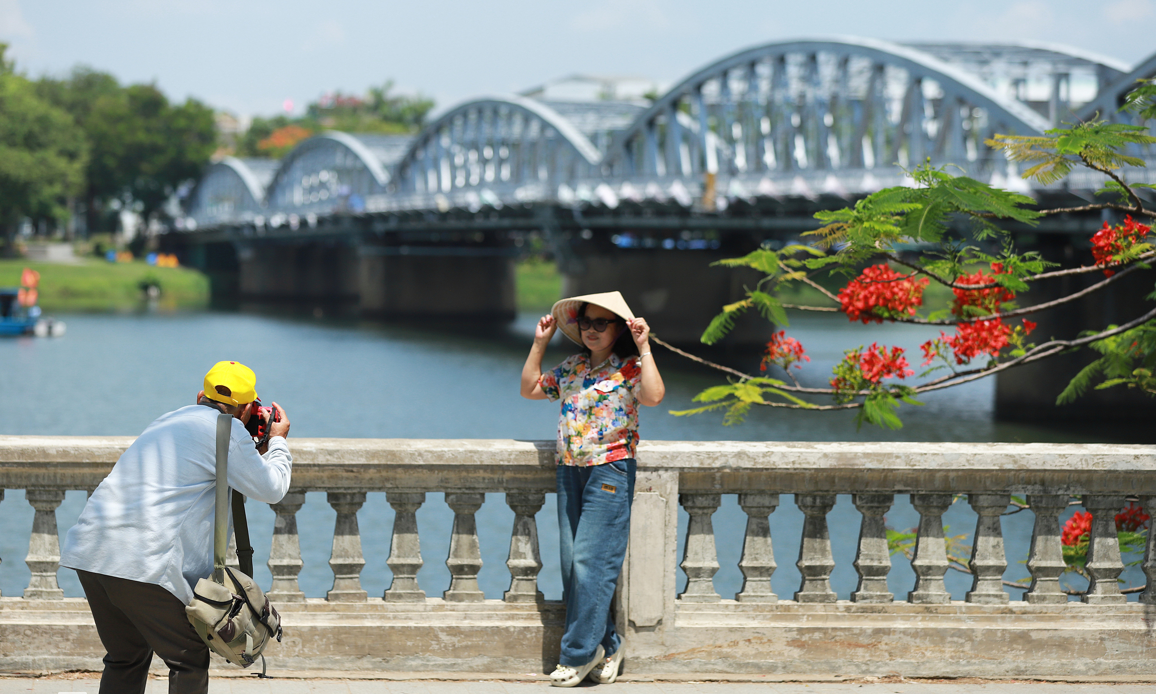 Truong Tien Bridge gleams in iridescent silver after over 30 years