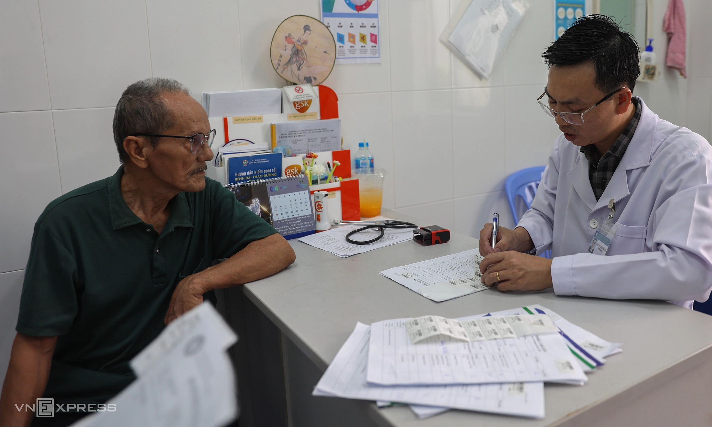 Ho Chi Minh City doctors rotating to health stations to receive up to 30 million VND per month