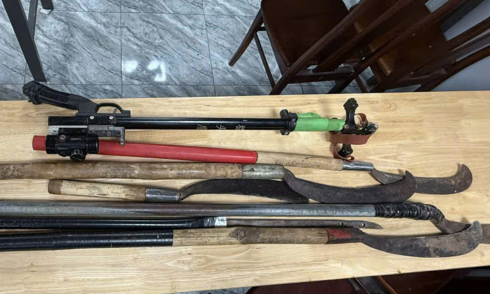 26 teenagers carrying weapons to resolve conflict on Facebook