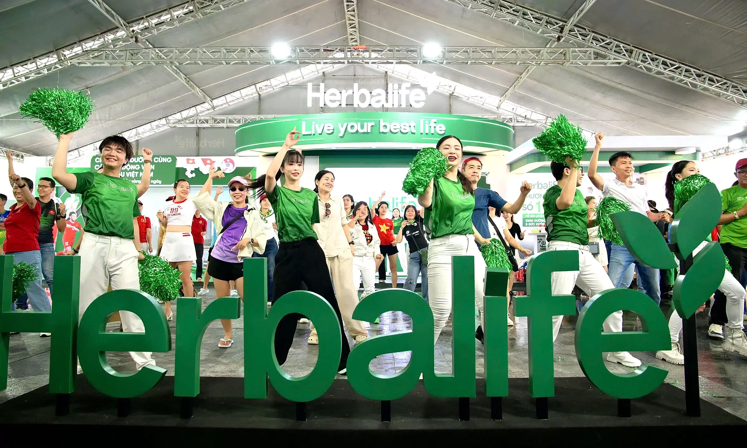 Many gifts await runners at VnExpress Marathon Nghe An 2026 expo