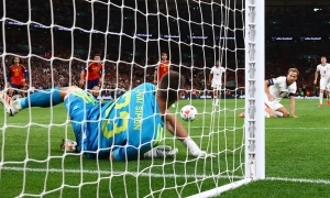 Kane misses penalty, England loses to Spain