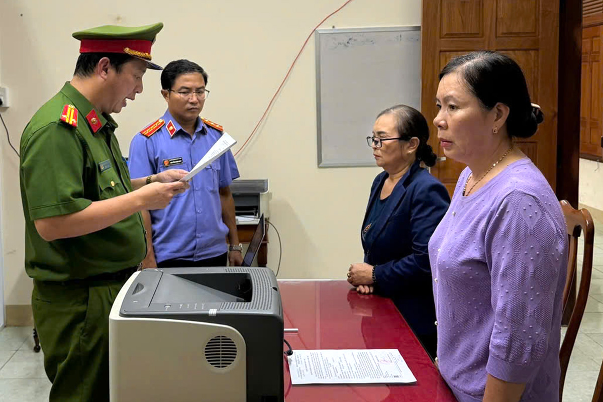 Six former kindergarten teachers charged in fake contract scheme