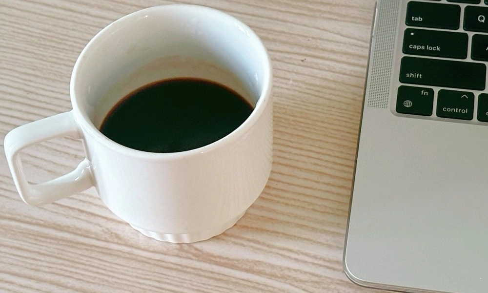 What to eat and drink in the morning to reduce uric acid and prevent gout?