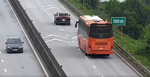Adding 0-50-100 m signs does not resolve safe distance issues