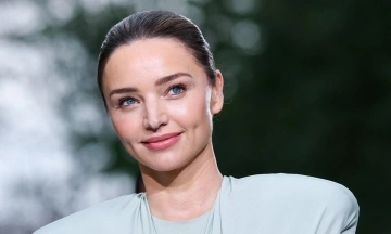 Miranda Kerr returns to catwalk after nearly a decade
