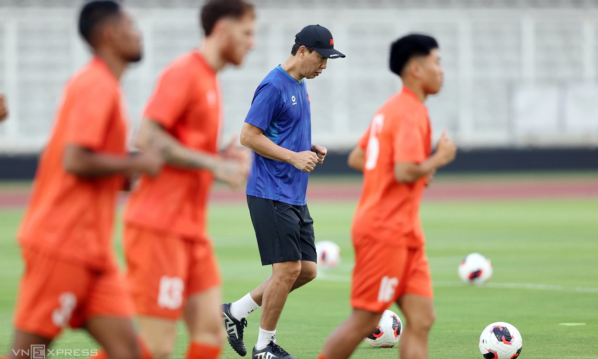 Vietnam - Pakistan: Dinh Bac on the Bench