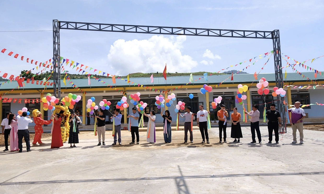 Lam Dong's highland children receive permanent school buildings