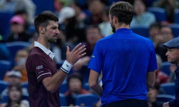 Djokovic reaches final after Medvedev defaulted in Beijing