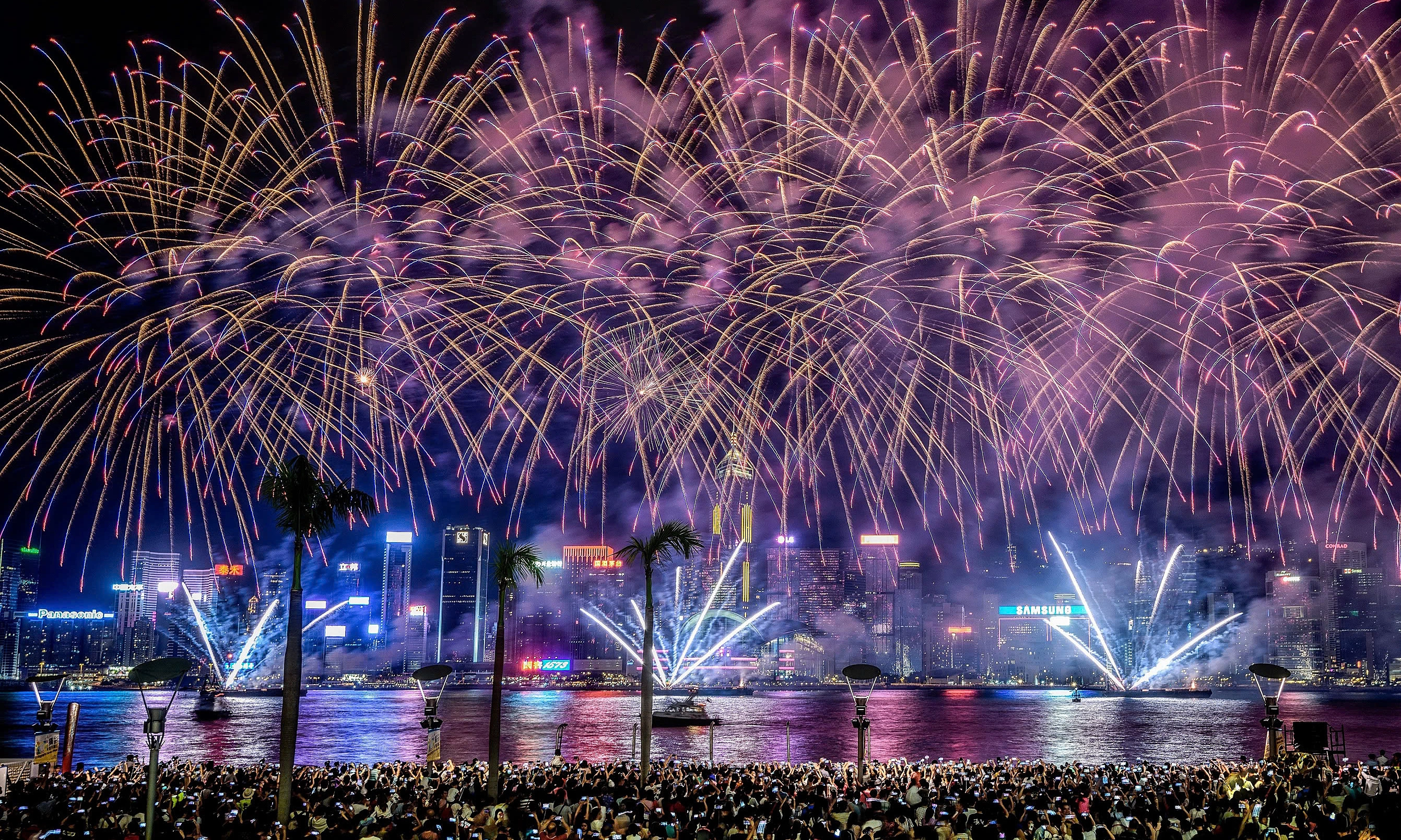 Discover Hong Kong during the year-end festive season