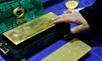 Russian gold floods into Hong Kong