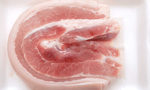 Imported pork prices drop to 45,000 VND per kg
