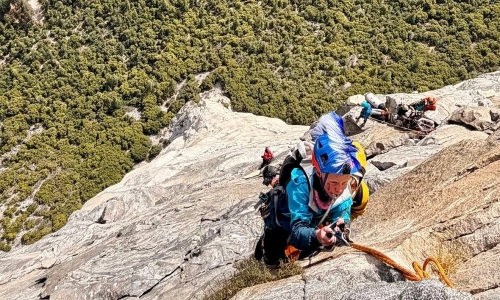 Father criticized for 7-year-old's record-setting climb
