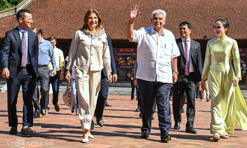 Panama president visits Van Mieu - Quoc Tu Giam
