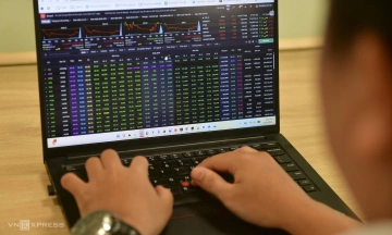 Foreign investors withdraw over 400 million USD after half a month of market upgrade