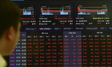 PNJ stock nears a 10-year low
