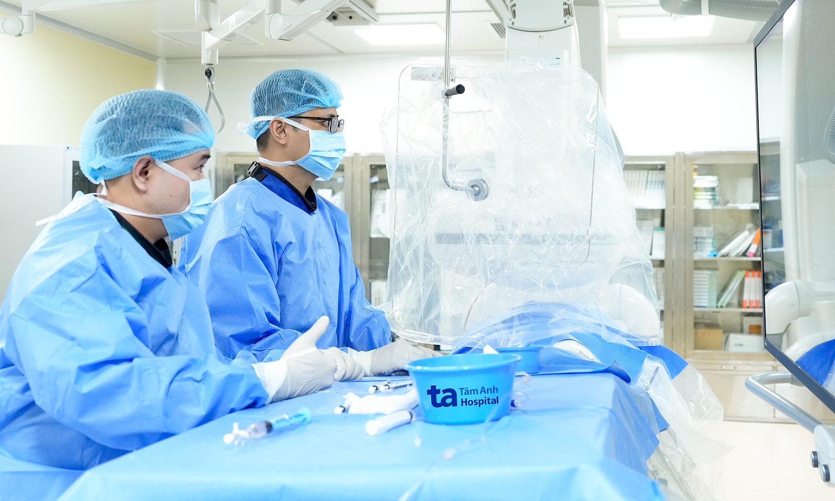 Aneurysm rupture causes brain hemorrhage