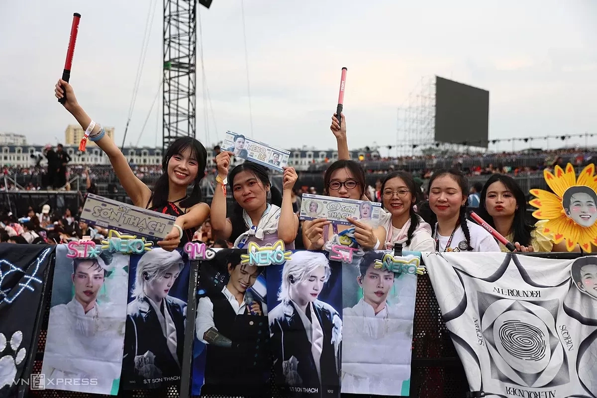 October concert season boosts flight bookings by 70%