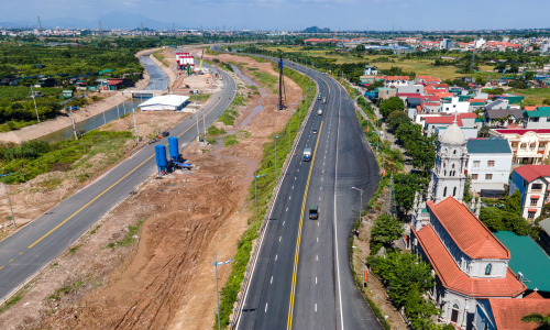 Hanoi's Ring Road 4 parallel road prepares for trial operation