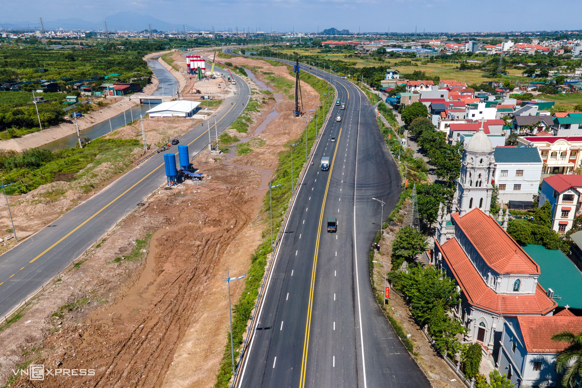 Hanoi's Ring Road 4 parallel road prepares for trial operation