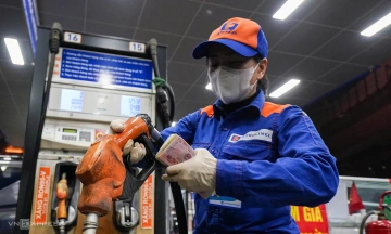 Gasoline prices increase by over one thousand dong, diesel decreases