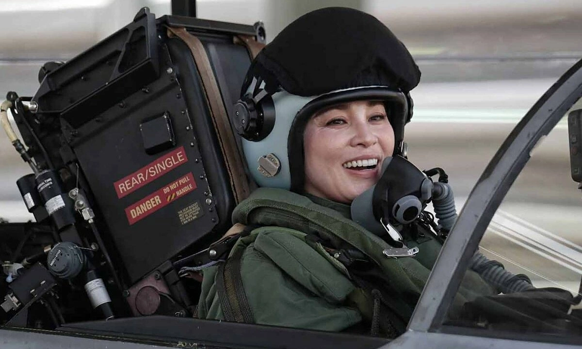 Thai queen completes first solo fighter jet flight