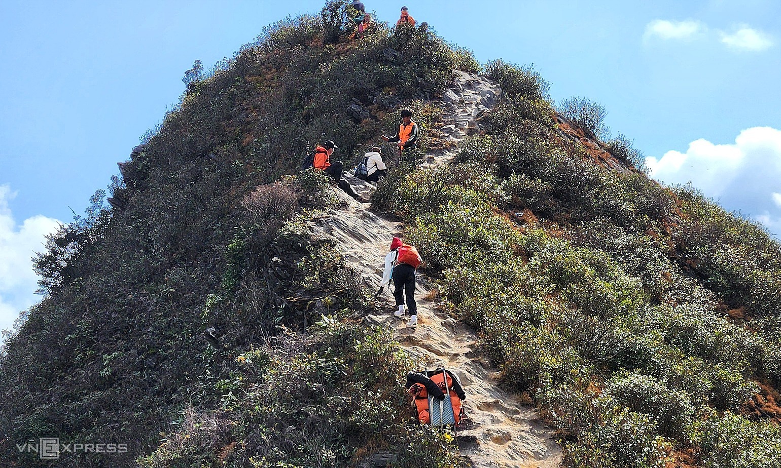 Employee fired for mountain climbing while on sick leave