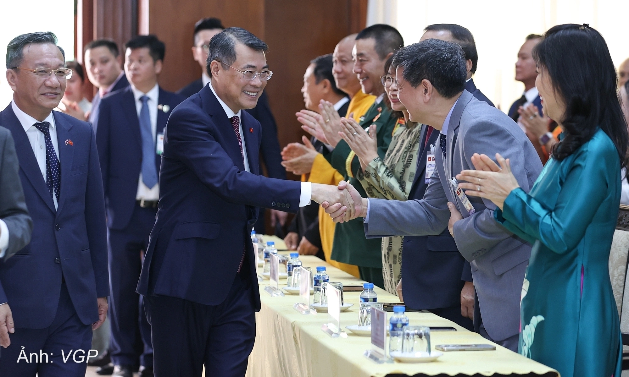 Prime Minister Le Minh Hung: Viet Nam-Laos relations nurtured by the people