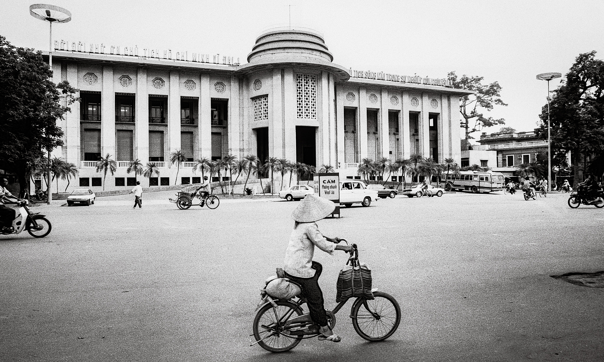 Hanoi's 1990s life through the lens of a British photographer