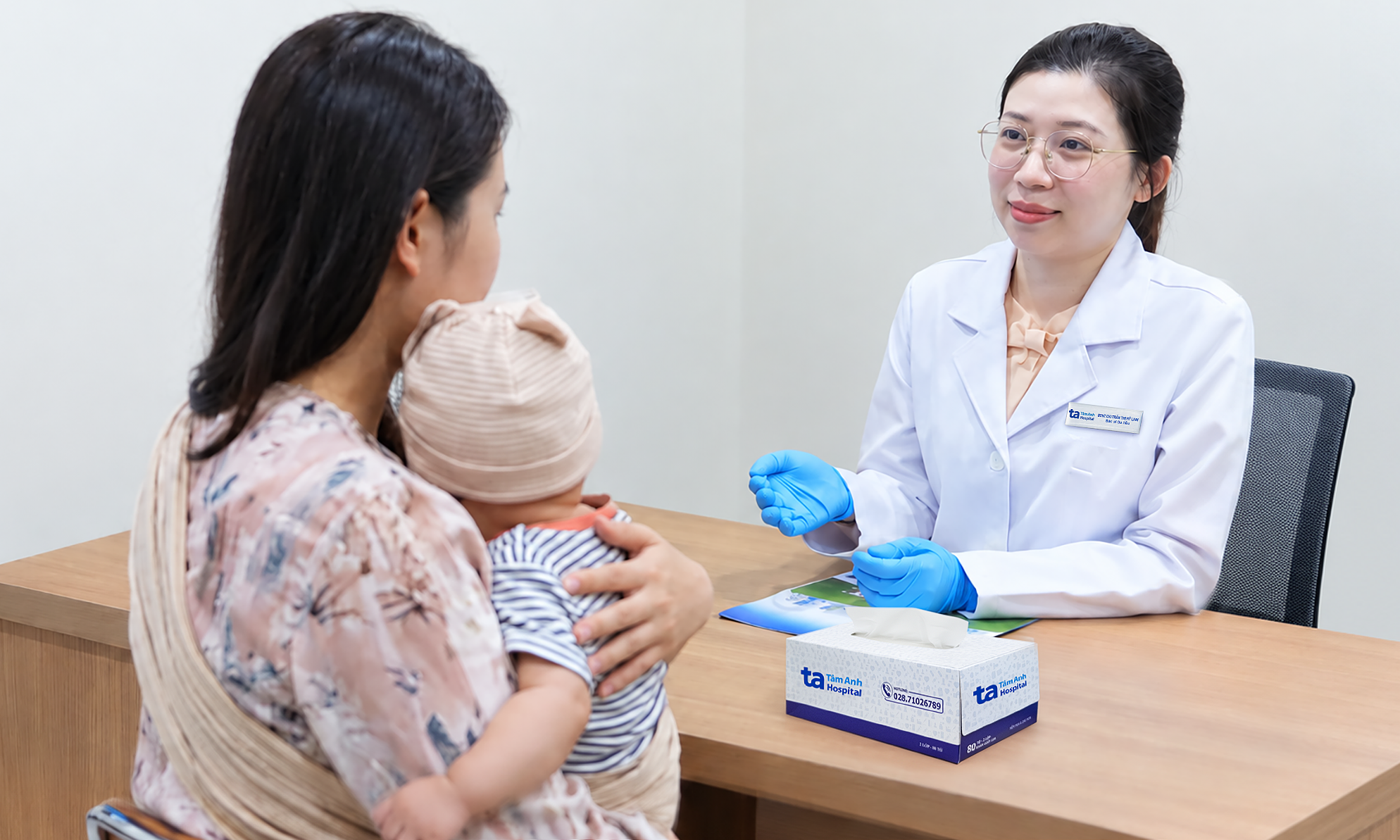 Does excessive scratching spread molluscum contagiosum?