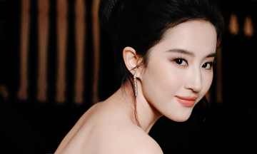 Liu Yifei embraces 'ripe peach' style